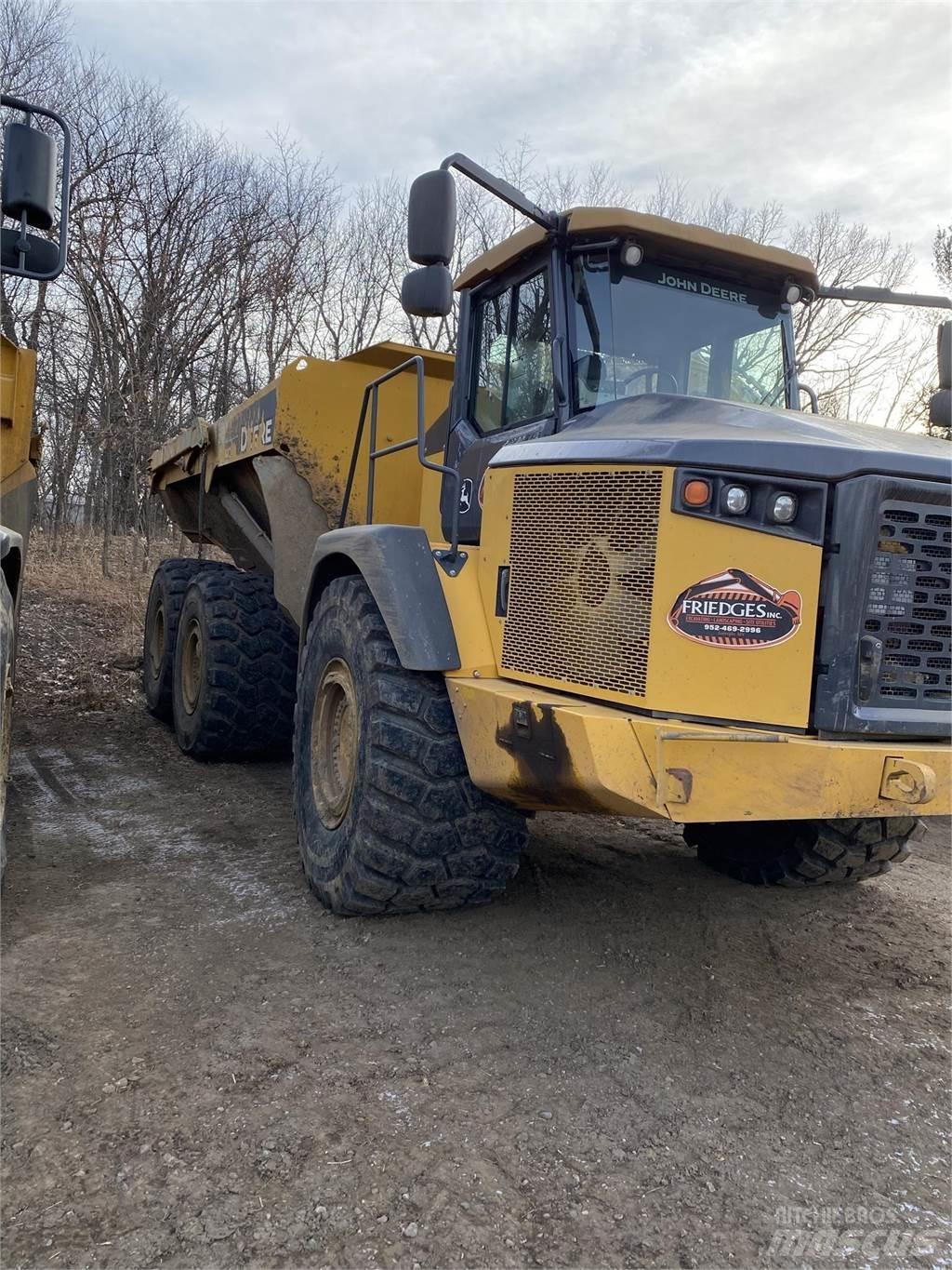 John Deere 410E Csuklósdömperek
