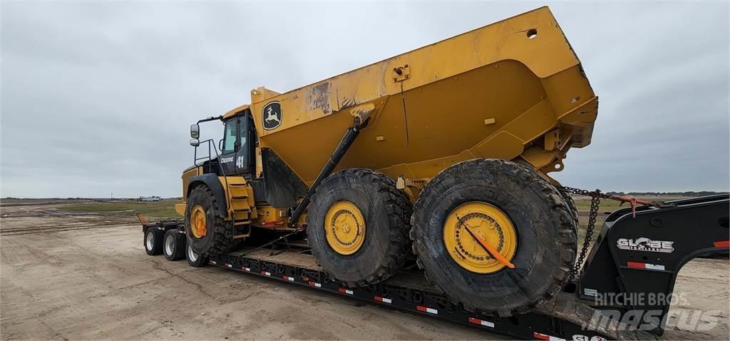 John Deere 460E Vízszállító teherautók