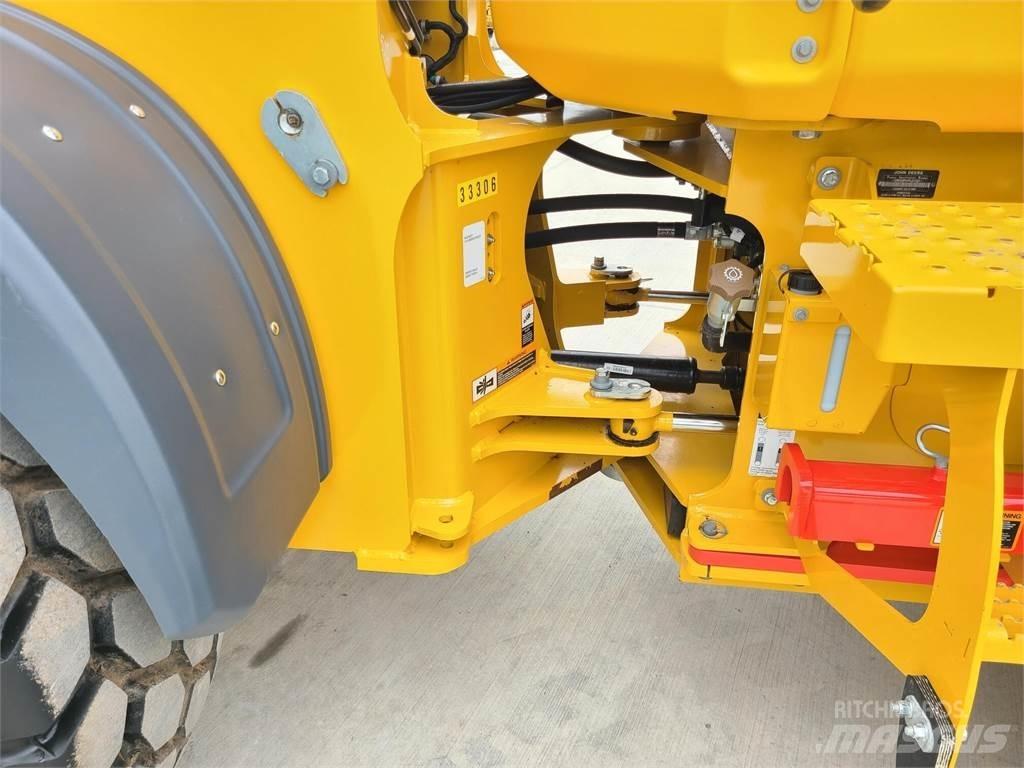 John Deere 524P Gumikerekes homlokrakodók