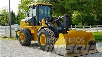 John Deere 524P Gumikerekes homlokrakodók