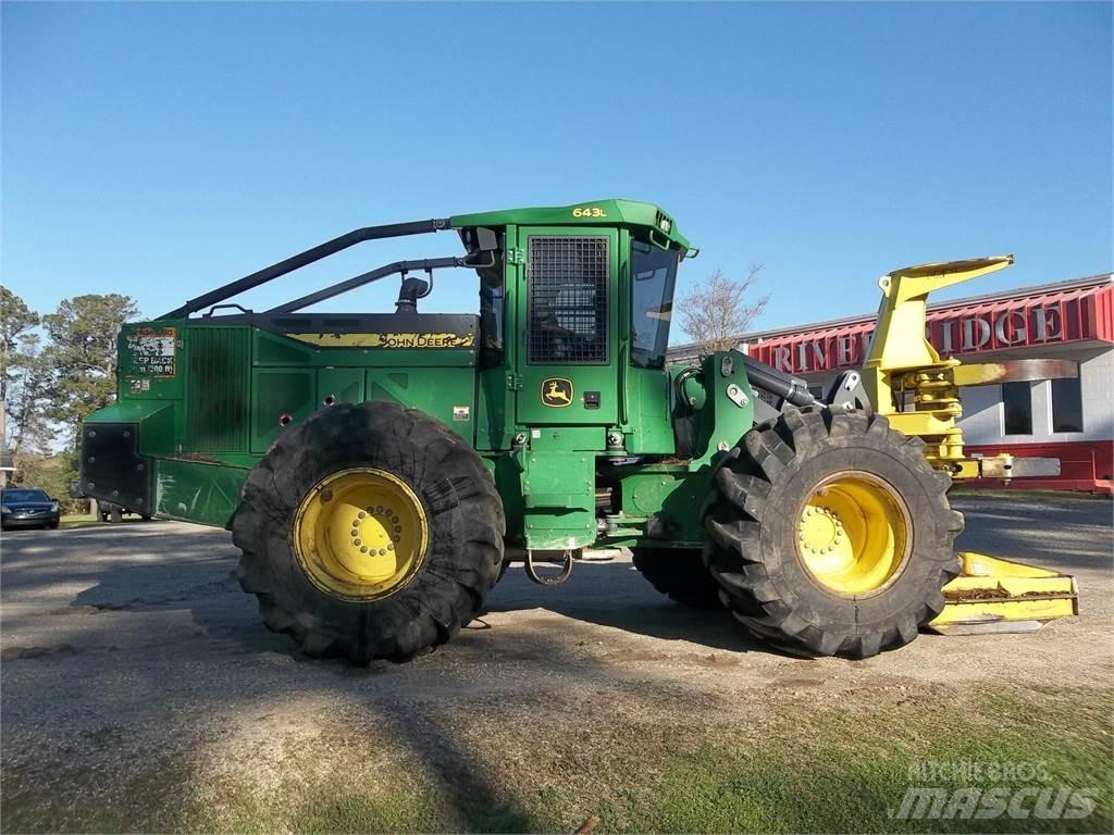 John Deere 643L Döntő-rakásolók
