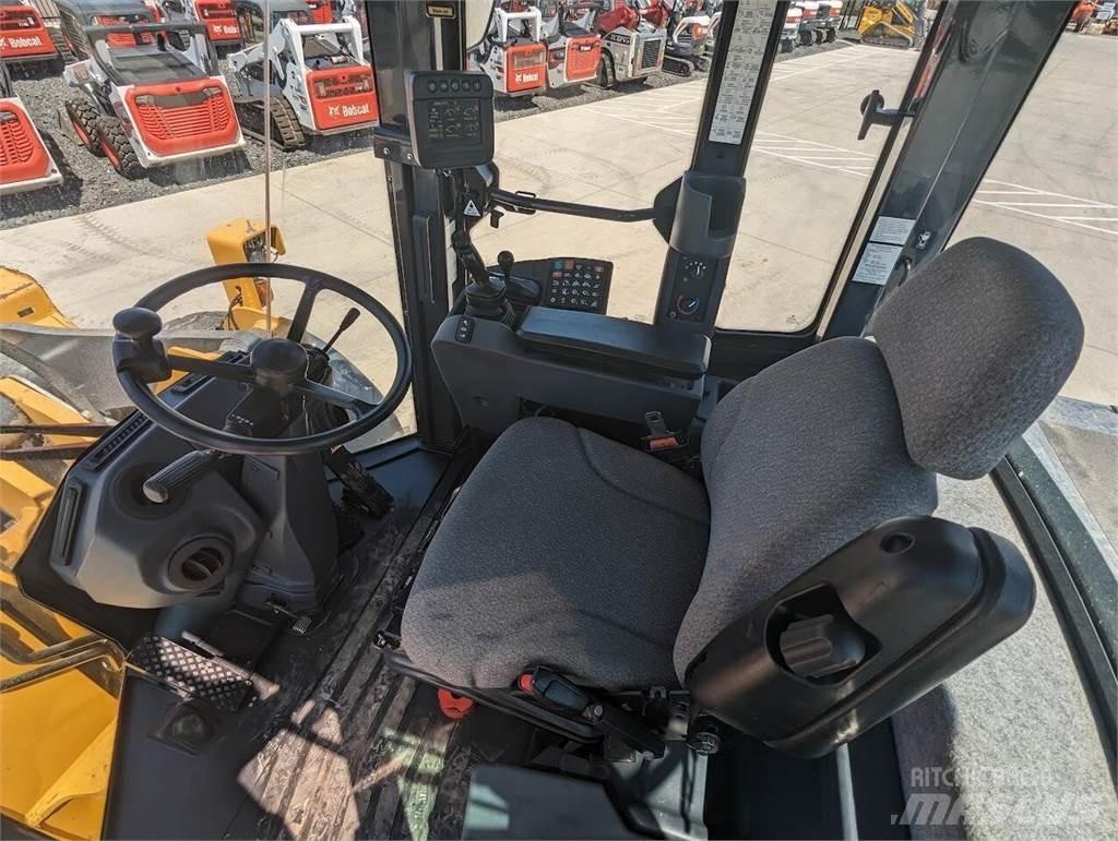 John Deere 644K Gumikerekes homlokrakodók