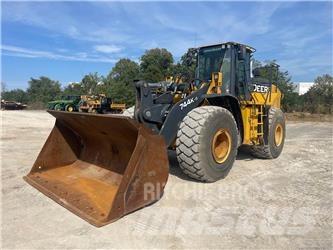 John Deere 744K Gumikerekes homlokrakodók