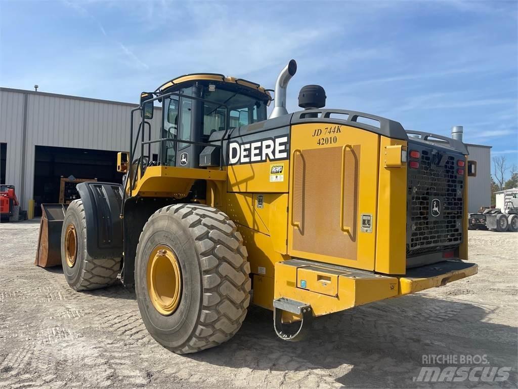 John Deere 744K Gumikerekes homlokrakodók