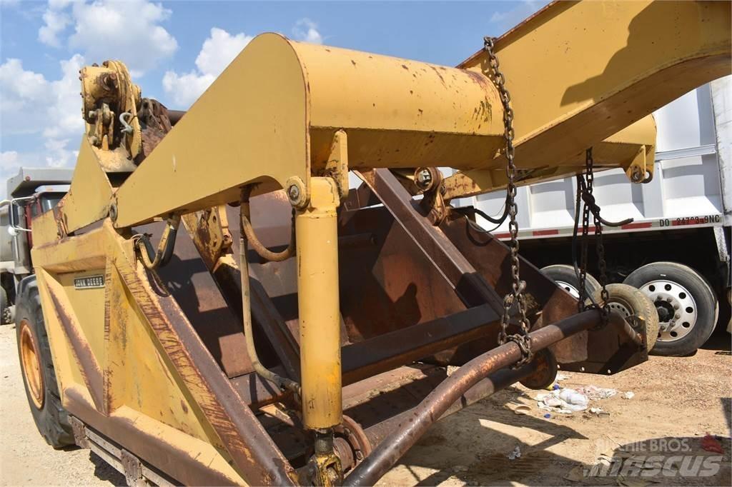 John Deere 760A Földnyesők (szkréperek)
