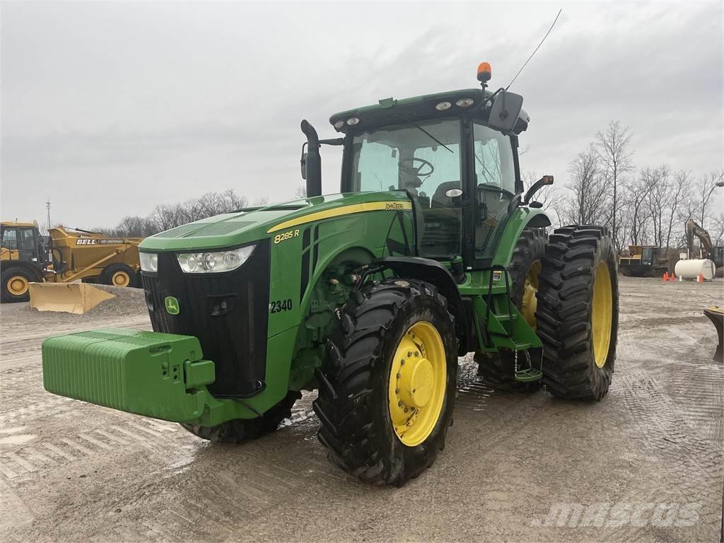 John Deere 8310R Traktorok