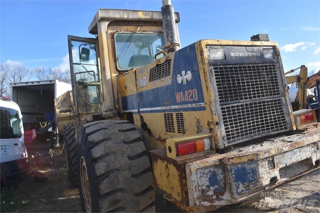 Komatsu WA420 Gumikerekes homlokrakodók