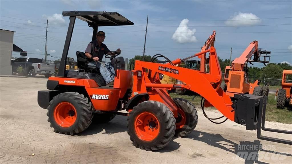 Kubota R520 Gumikerekes homlokrakodók