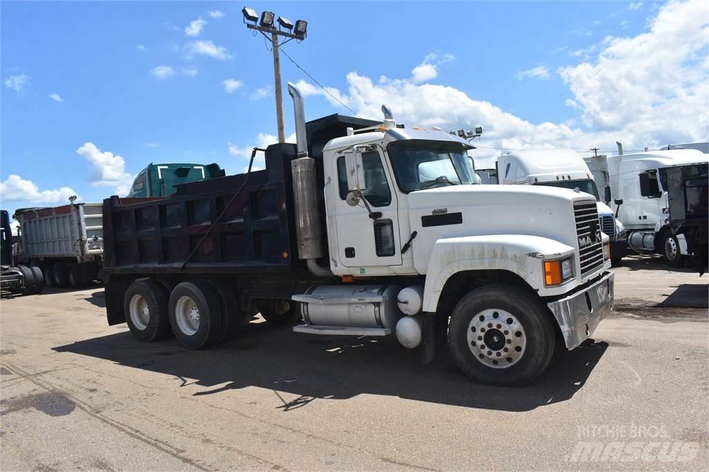Mack CHN613 Billenő teherautók
