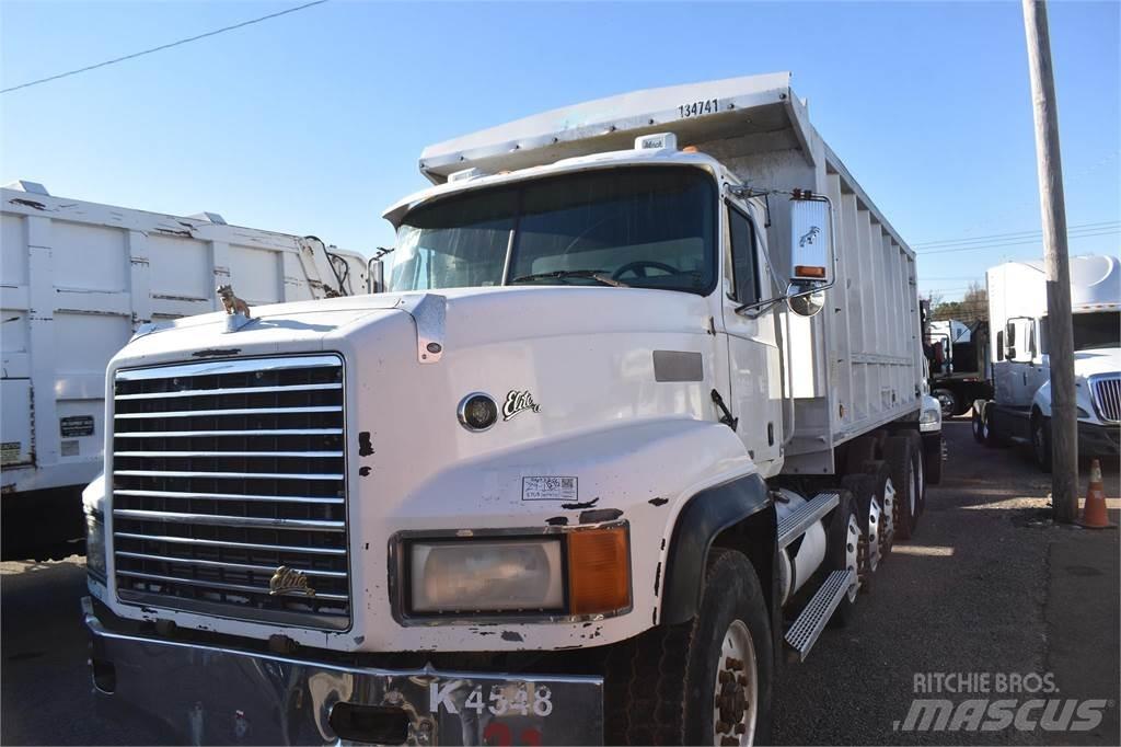 Mack CL713 Billenő teherautók