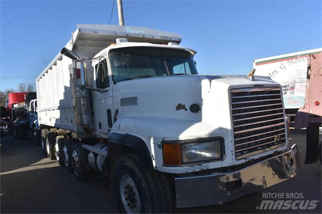 Mack CL713 Billenő teherautók