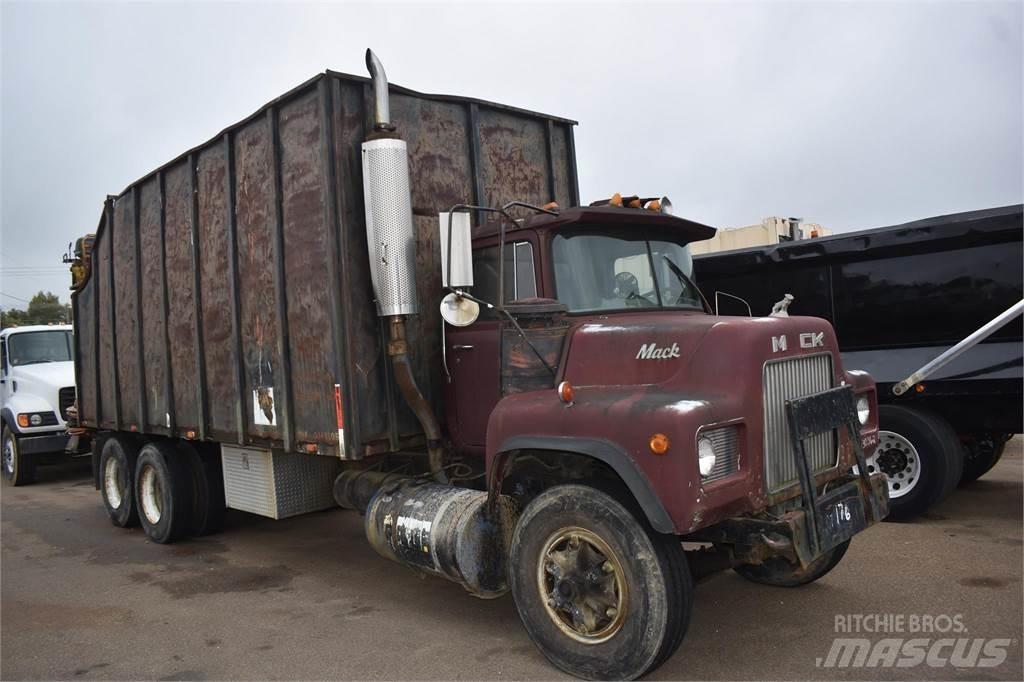 Mack DM685S Darus teherautók