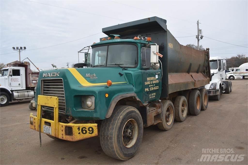 Mack DM688 Billenő teherautók