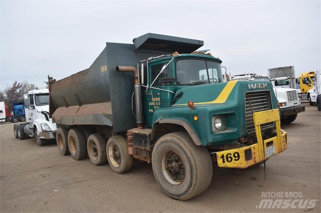 Mack DM688 Billenő teherautók