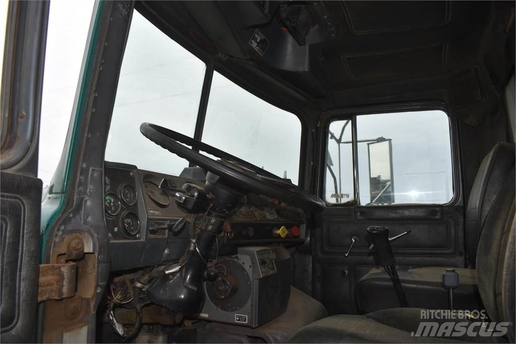 Mack DM688 Billenő teherautók
