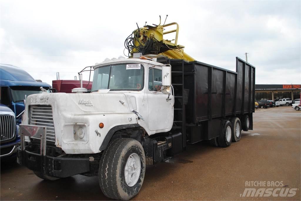 Mack DM690S Darus teherautók
