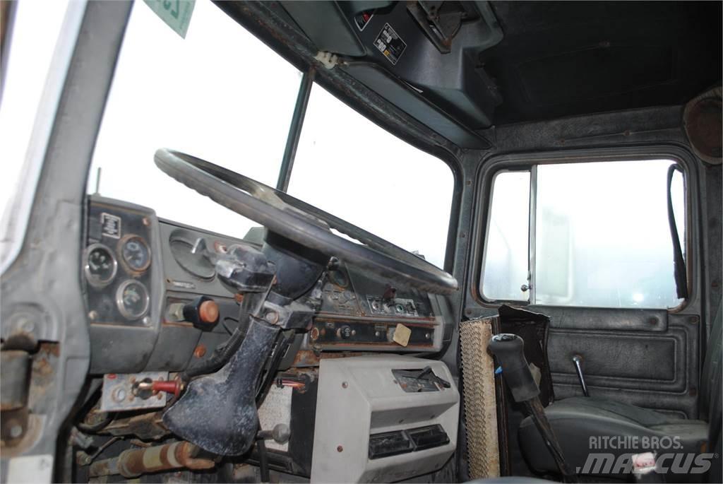 Mack DM690S Darus teherautók
