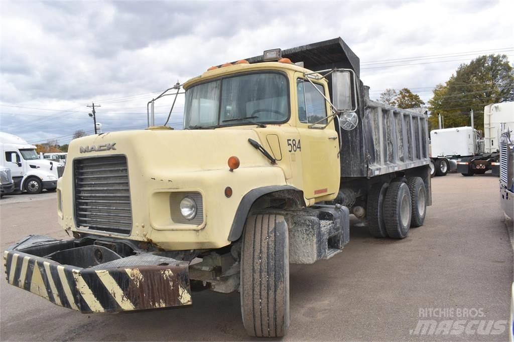 Mack DM690S Billenő teherautók
