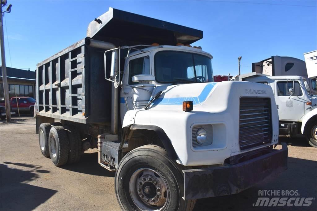 Mack DM690S Billenő teherautók