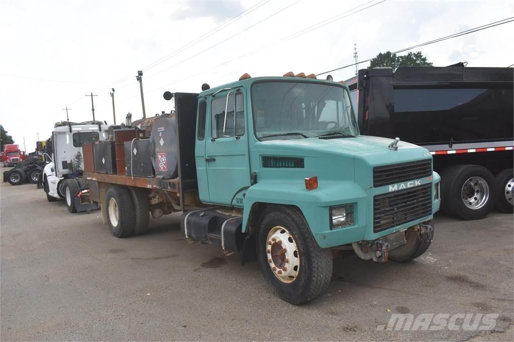 Mack MIDLINER CS200 Tartályos teherautók