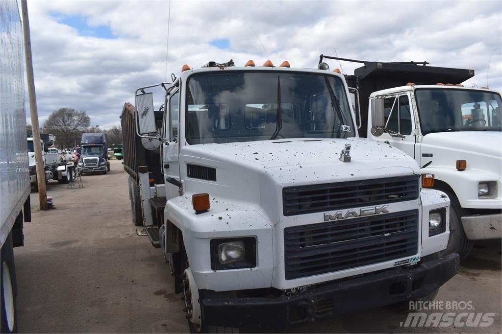Mack MIDLINER CS300 Darus teherautók