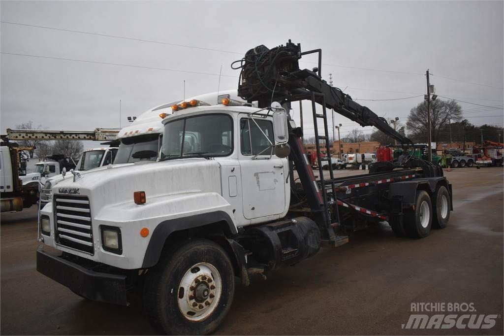Mack RD688S Darus teherautók