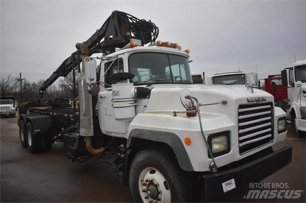 Mack RD688S Darus teherautók