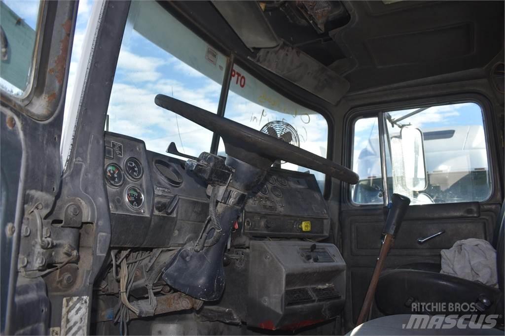 Mack RD688S Billenő teherautók