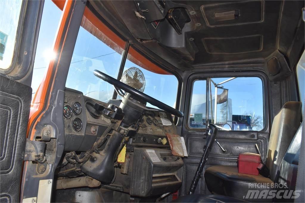 Mack RD688S Billenő teherautók
