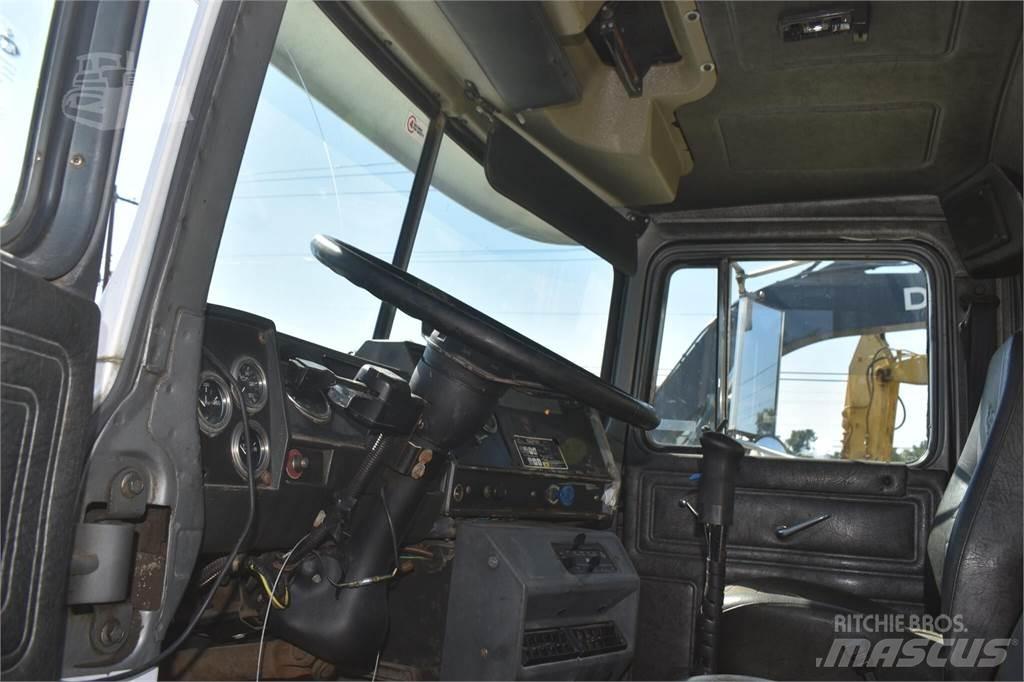 Mack RD690S Billenő teherautók