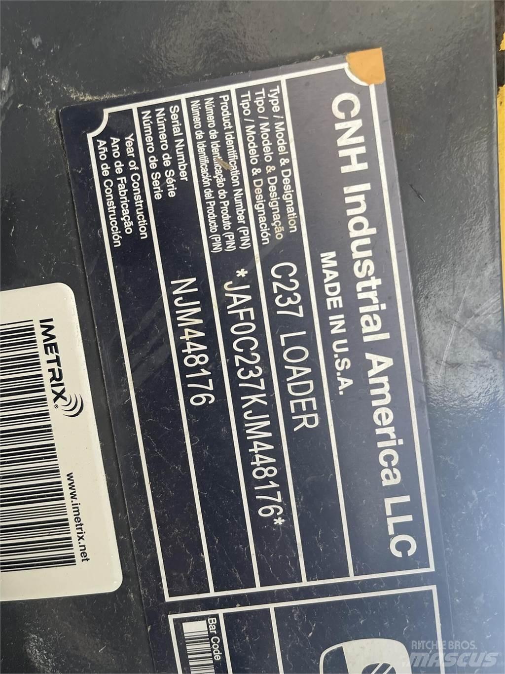 New Holland C237 Kompaktrakodók