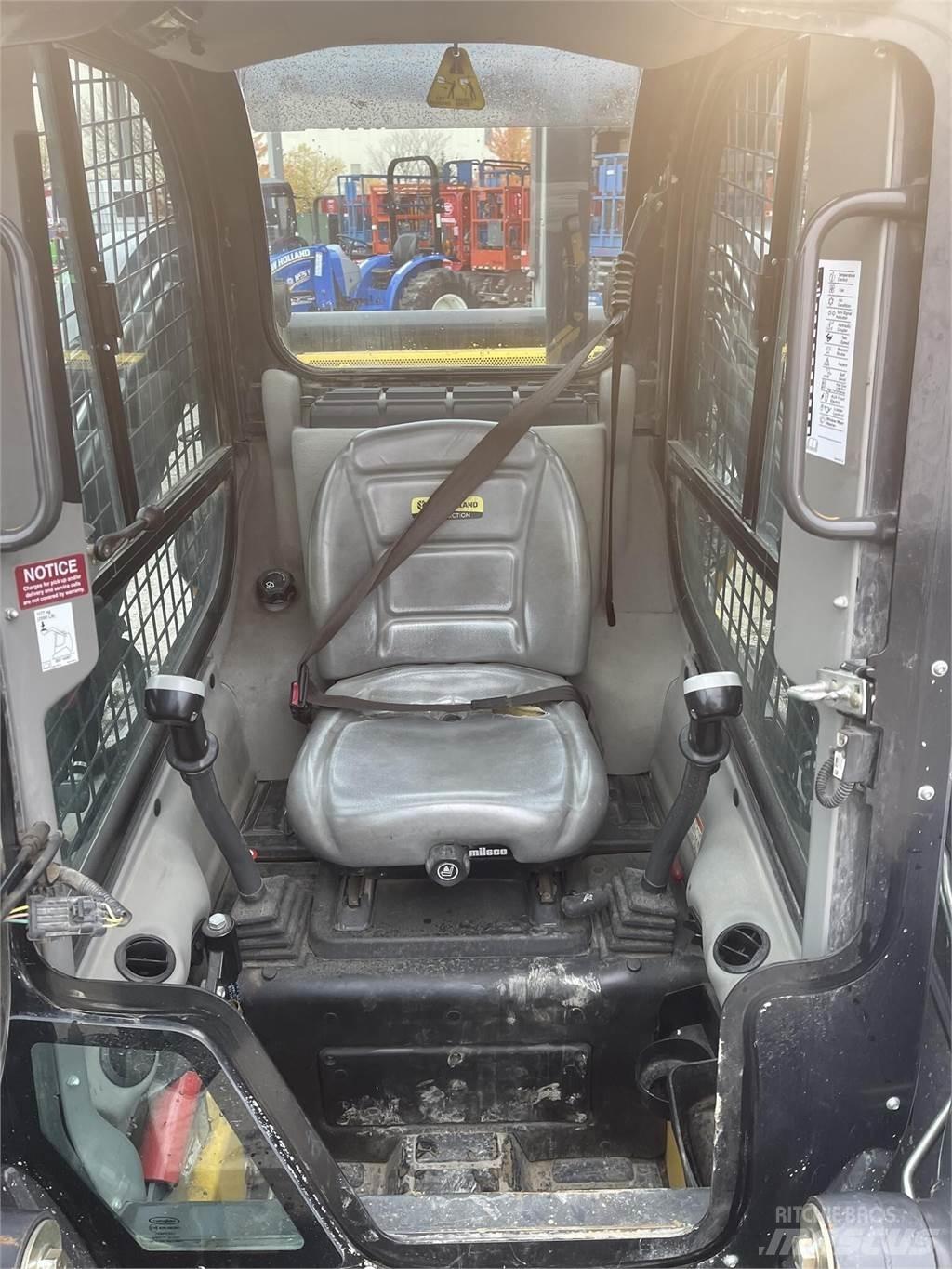 New Holland C237 Kompaktrakodók