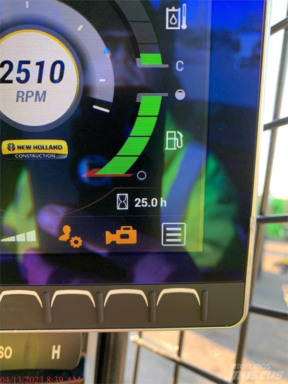 New Holland C332 Kompaktrakodók