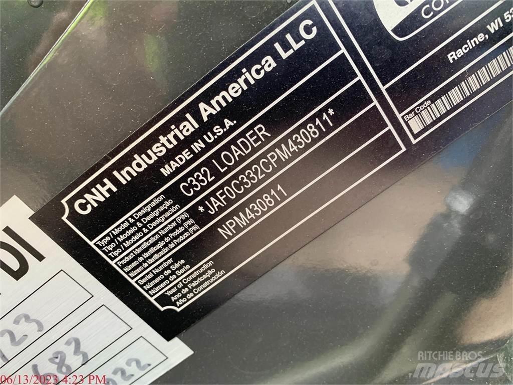 New Holland C332 Kompaktrakodók