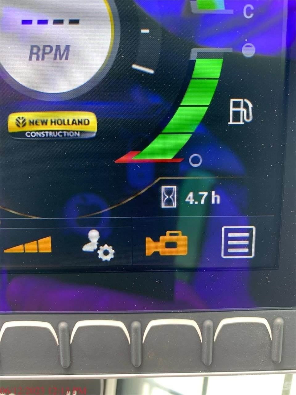 New Holland C337 Kompaktrakodók