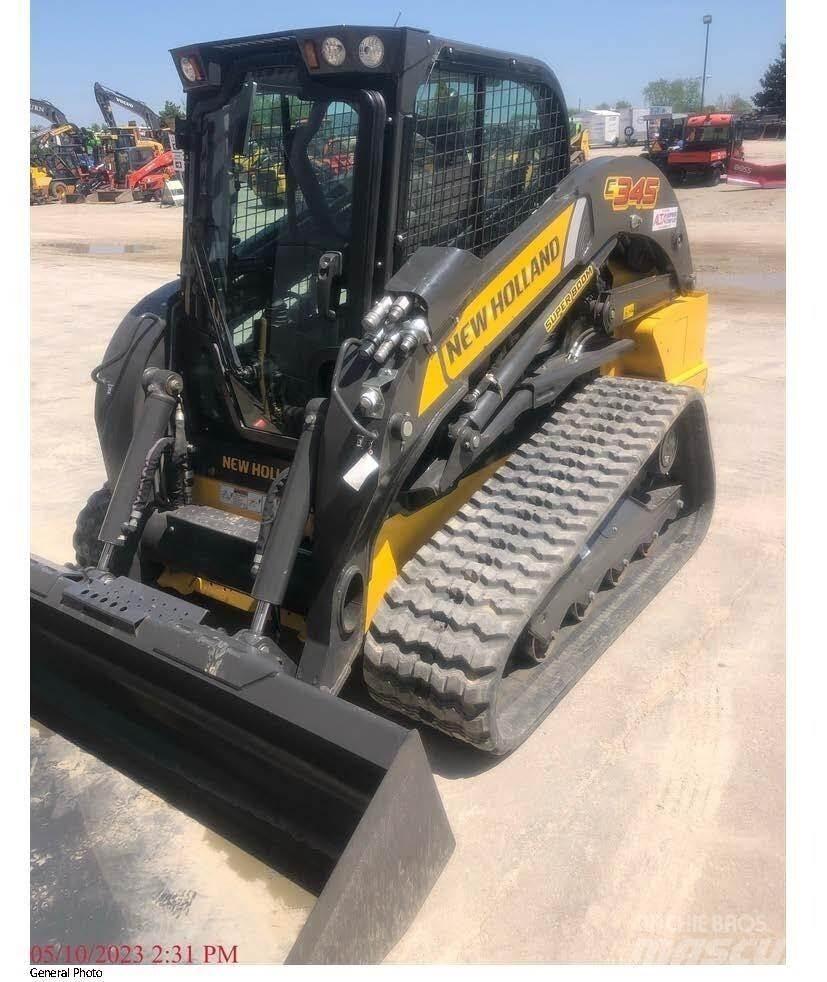 New Holland C345 Kompaktrakodók