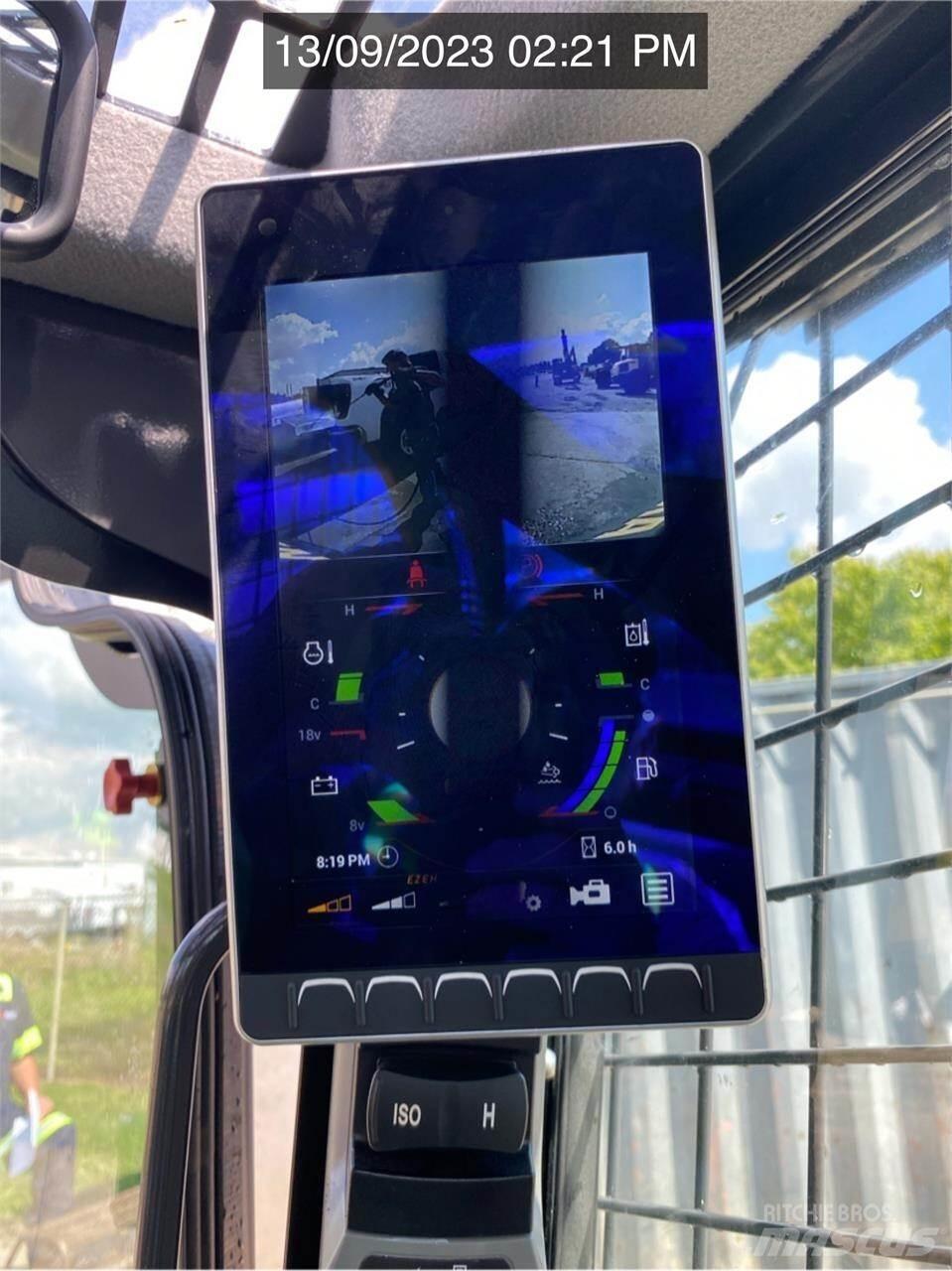 New Holland C345 Kompaktrakodók