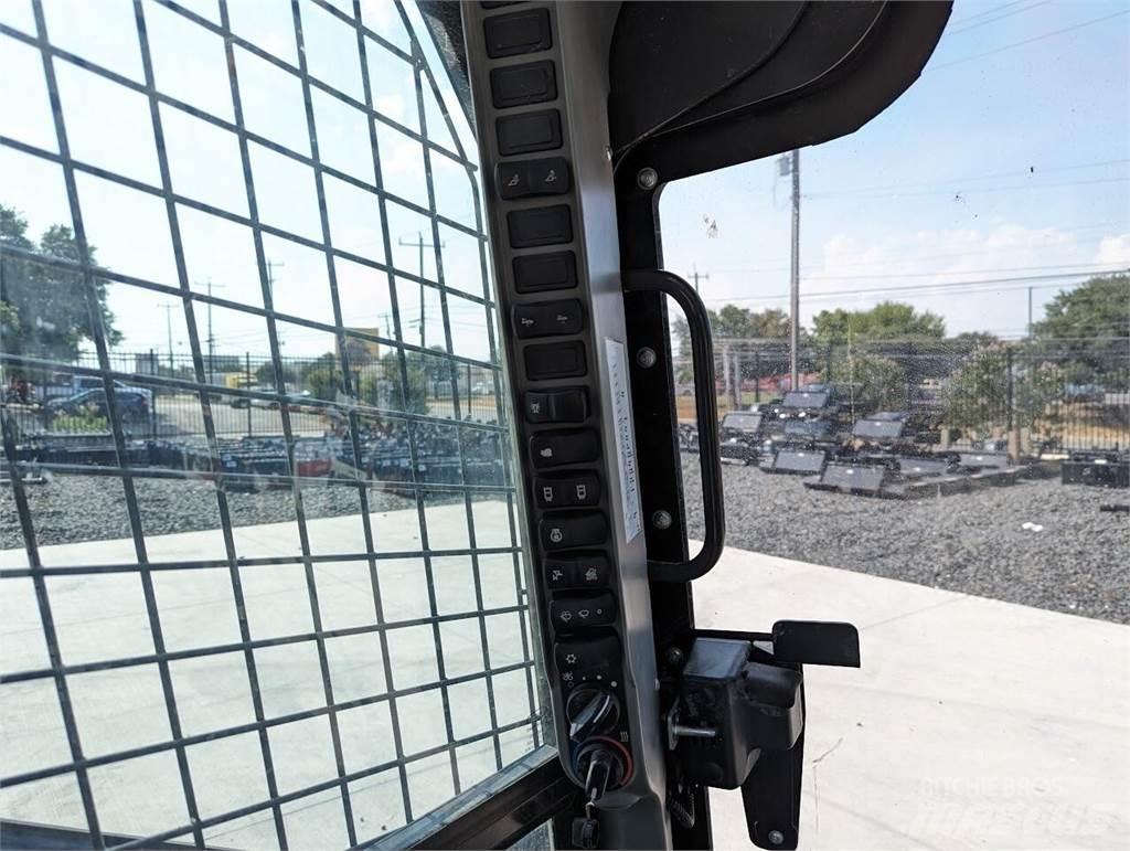 New Holland C362 Kompaktrakodók