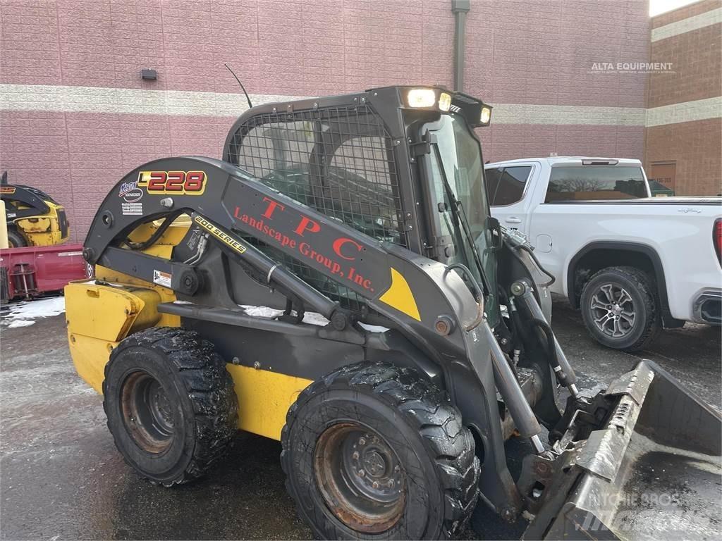 New Holland L228 Kompaktrakodók