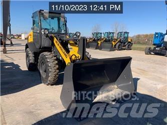New Holland W80C Gumikerekes homlokrakodók