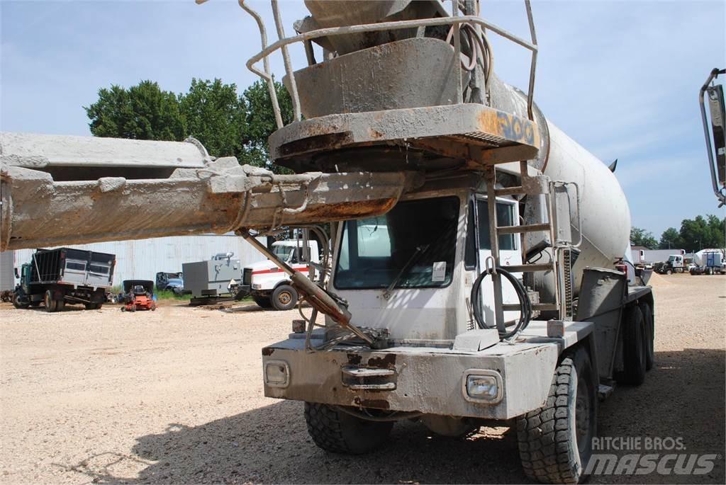 Oshkosh F2146 Betonkeverők/Betonpumpák