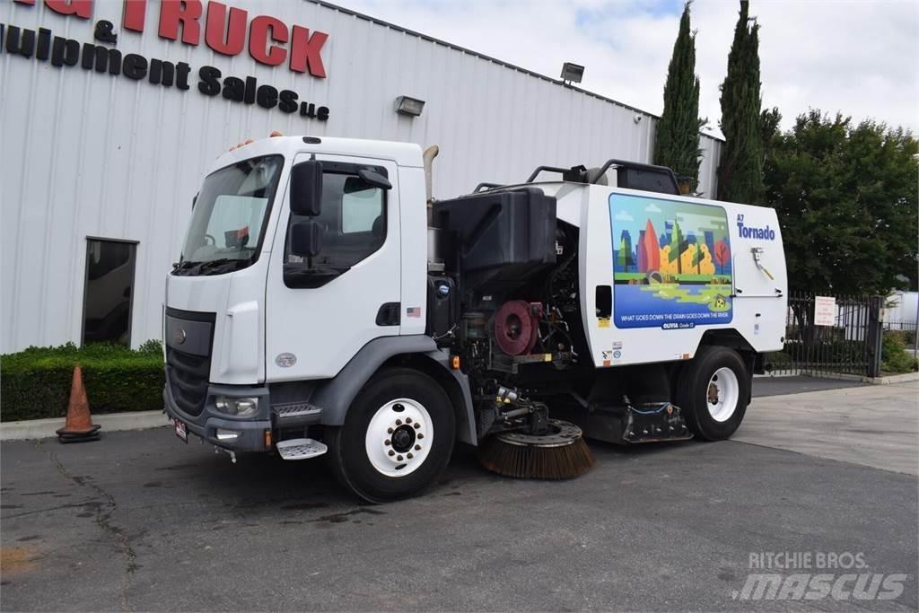 Peterbilt 220 Utcaseprő teherautók