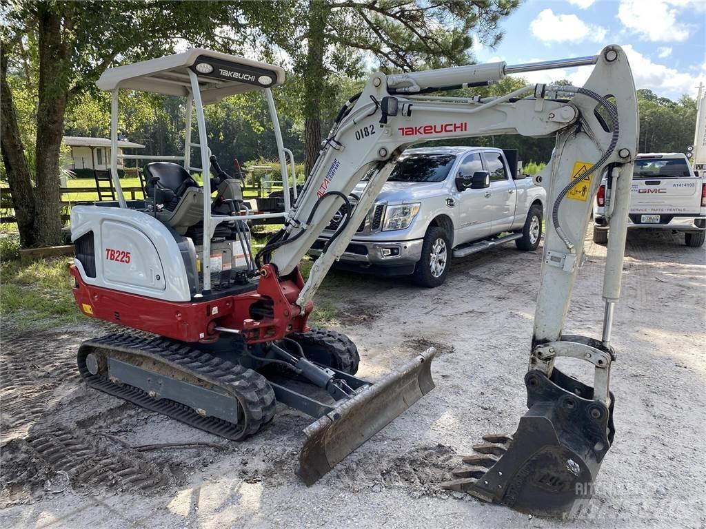 Takeuchi TB225 Mini kotrók < 7t