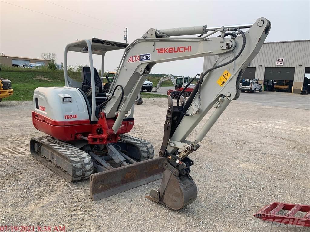Takeuchi TB240 Mini kotrók < 7t