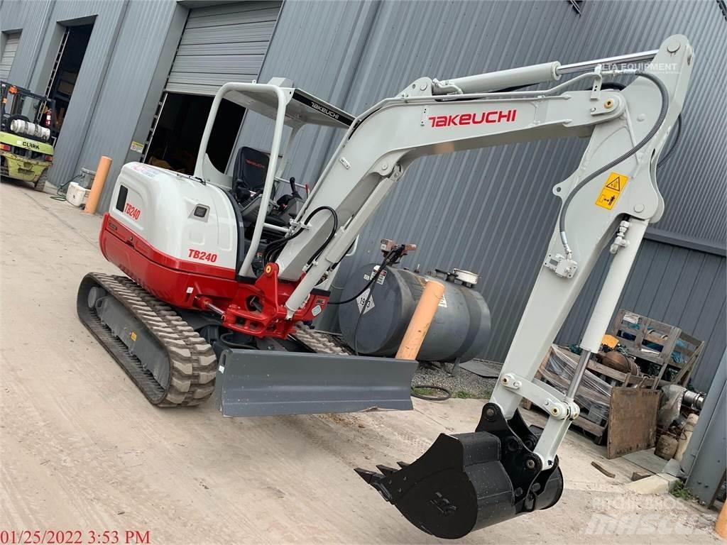 Takeuchi TB240 Mini kotrók < 7t