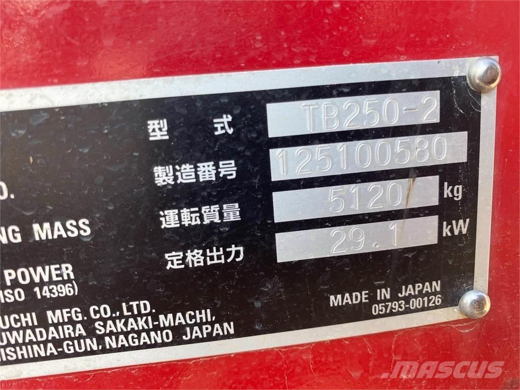 Takeuchi TB250-2 Mini kotrók < 7t