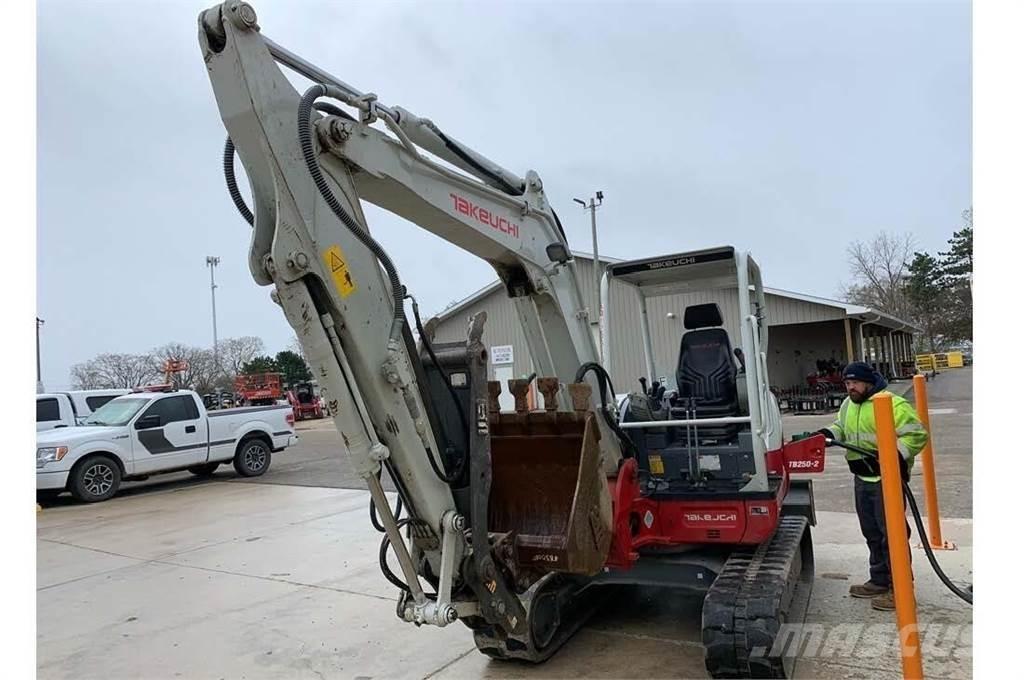 Takeuchi TB250-2 Mini kotrók < 7t