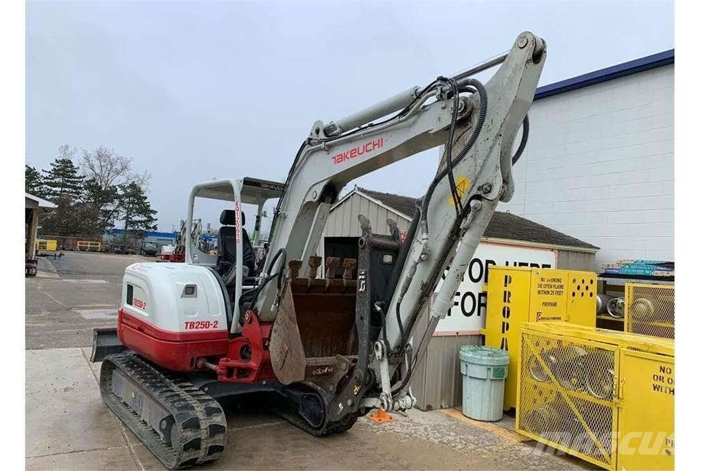 Takeuchi TB250-2 Mini kotrók < 7t