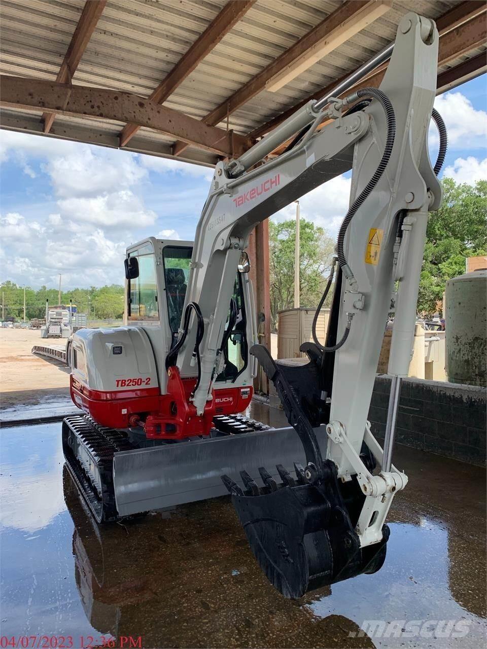 Takeuchi TB250-2 Mini kotrók < 7t