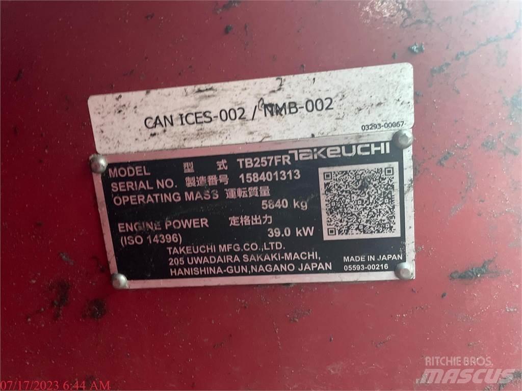 Takeuchi TB257FR Lánctalpas kotrók